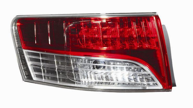 GRUPPO OTTICO POSTERIORE SX BIANCO ROSSO TOYOTA AVENSIS 01/09>