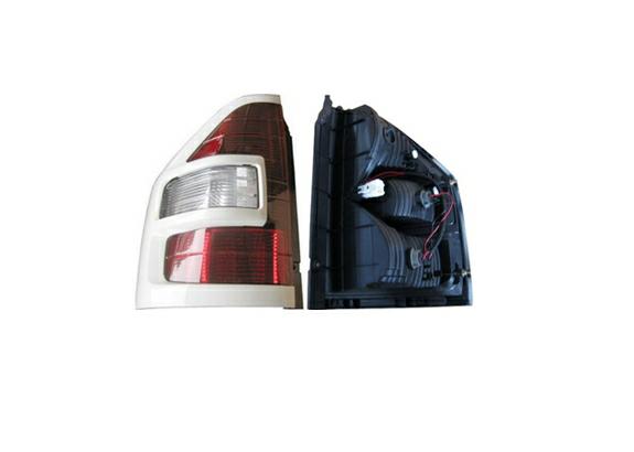 FANALE POSTERIORE SX CORNICE BIANCA 3 CONNETTORI MITS PAJERO 01/01/>12/02